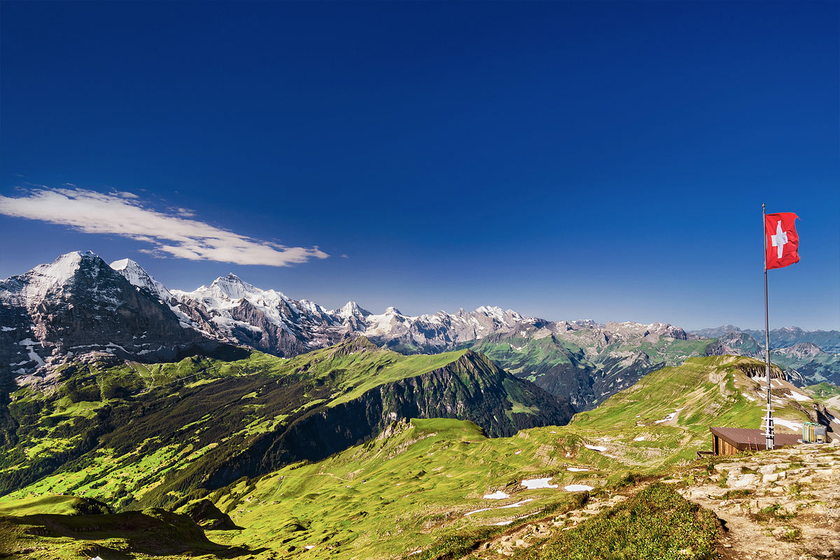 Ausssicht bei einer Bergtour in der Schweiz auf Eiger, Jungfrau und Mönch